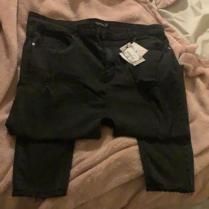 Super cute boohoo jeans. NWT!!